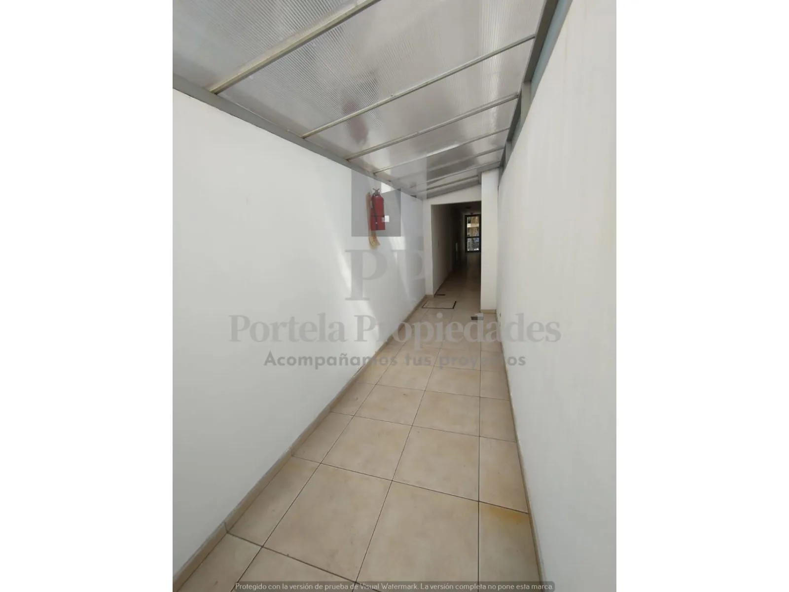 DEPARTAMENTO DE 1 AMBIENTE EN PLENO CENTRO DE MORON foto 4