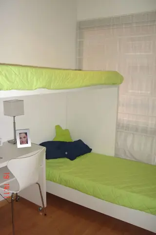 ESPECTACULAR TORRE DEPTO 2 AMB 1 BAÑO COMPLETO CON AMENITIES + COCHERA FIJA CUBIERTA        HERMOSO TODO PINTADO foto 2