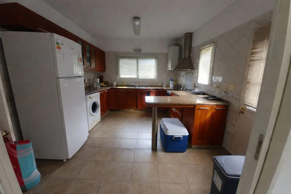 CASA EN VENTA , B ° LUJAN DEL SOL, CON PILETA foto 4
