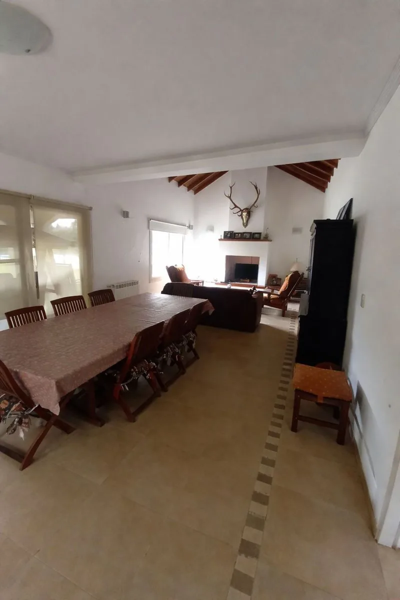 CASA EN VENTA , B ° LUJAN DEL SOL, CON PILETA foto 5