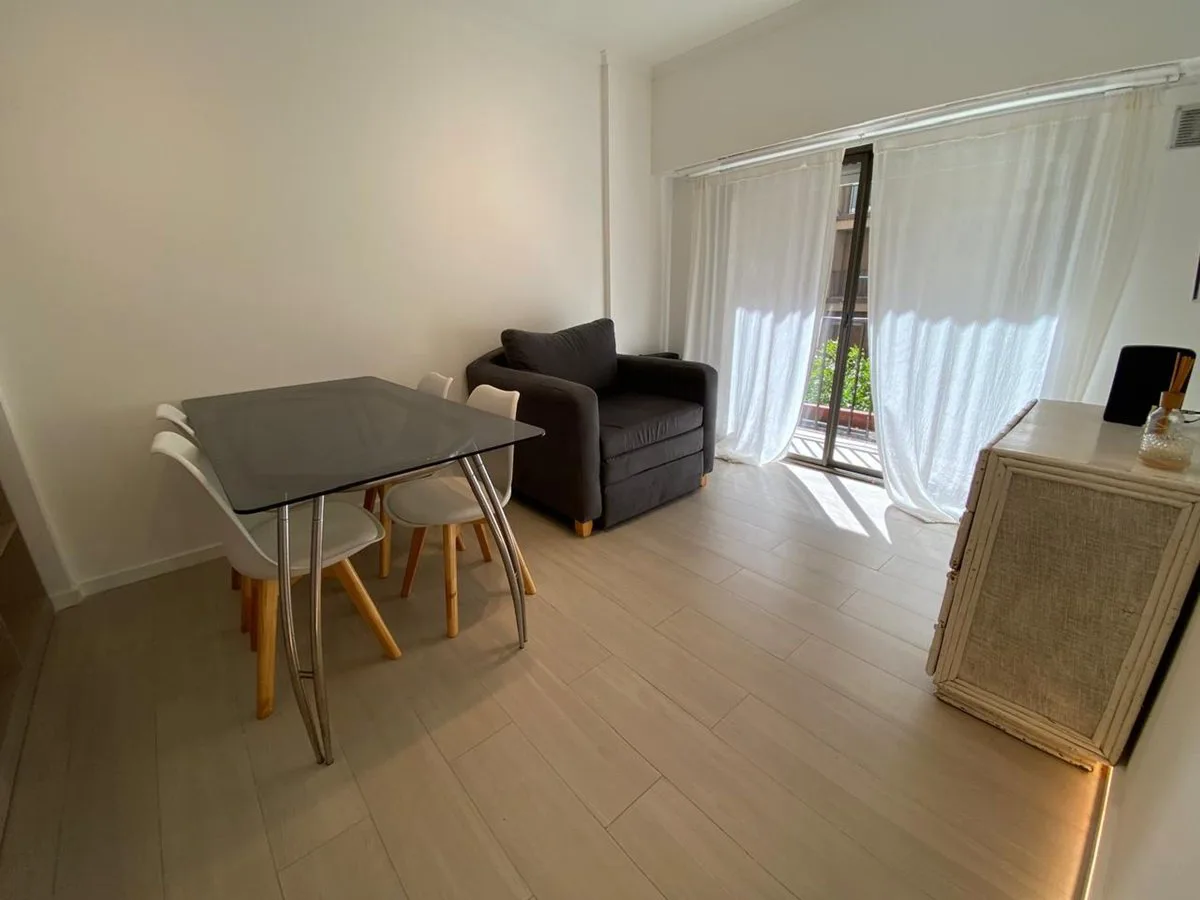 Venta Depto 2 amb c/balcon Reciclado en Pza Colon foto 4