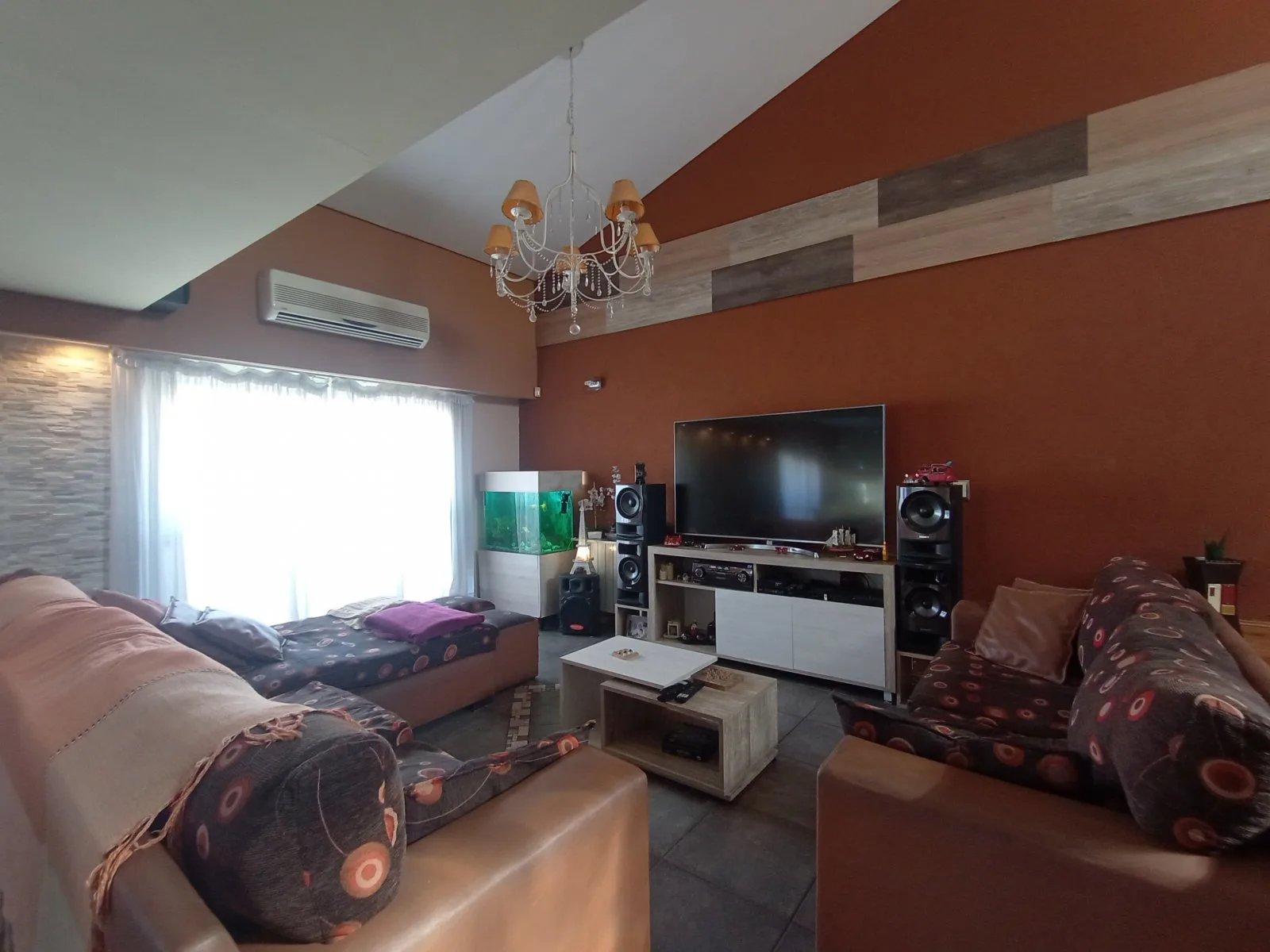 Casa multifamiliar, con taller o deposito, en Venta en Villa Madero foto 2