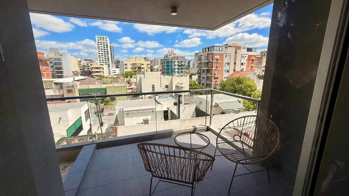 VENTA DEPARTAMENTO 3 AMB CON PATIO Y JARDIN foto 2