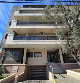 LINDO DEPARTAMENTO EN ALQUILER PERMANENTE EN CARLOS PAZ, 1 DORM. AMOBLADO. EDIFICIO LOS OLIVOS 1 foto 2