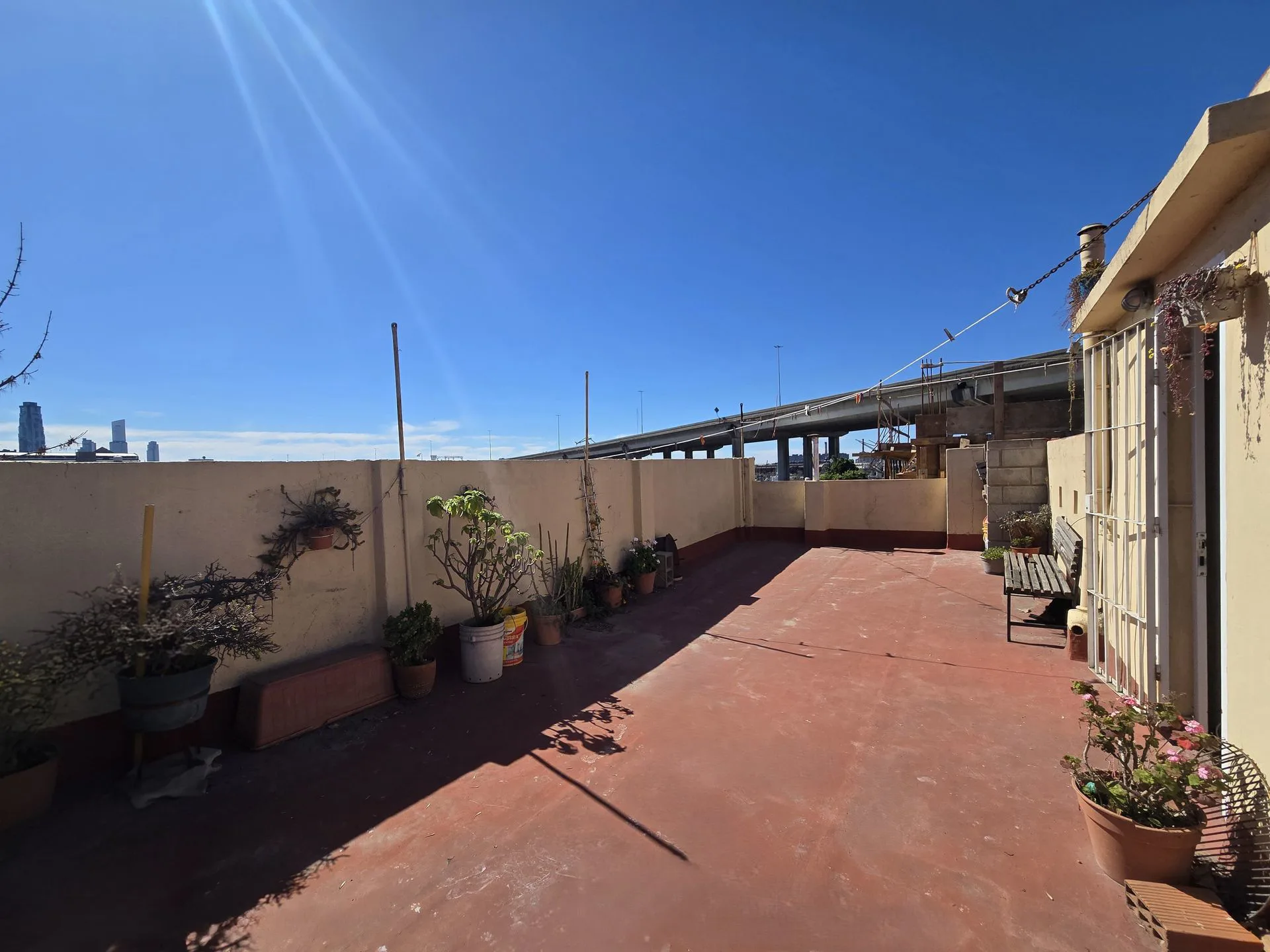 VENTA PH TRES AMBIENTES CON GRAN TERRAZA LA BOCA foto 2