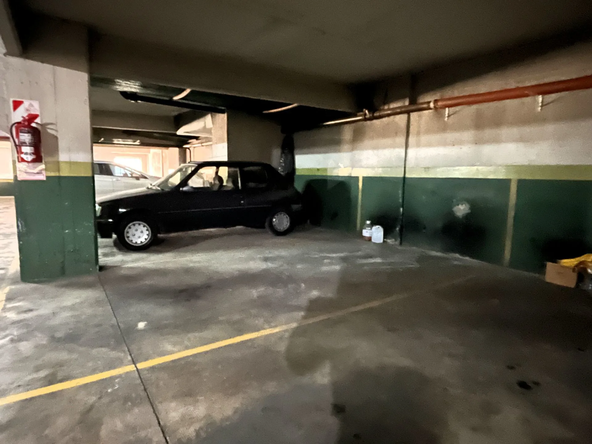 Venta cochera fija y cubierta en Barrio Norte foto 5