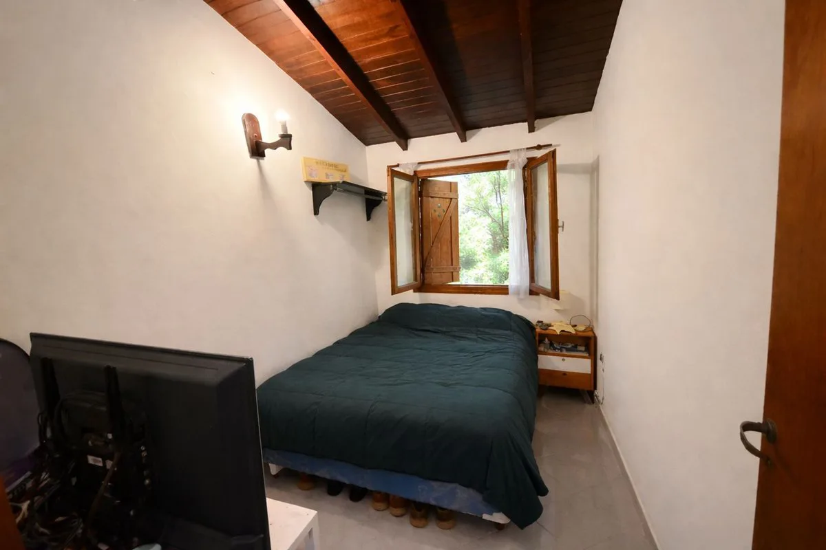 VENTA CASA 3 AMBIENTES PATIO Y COCHERA P. MOGOTES foto 3