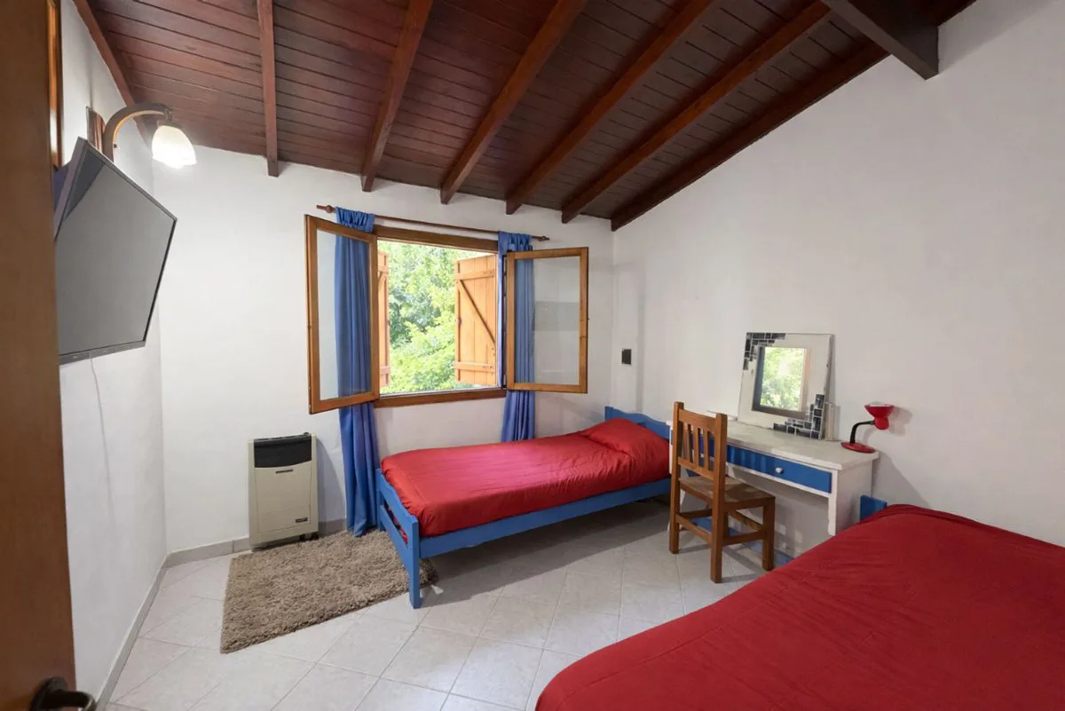 VENTA CASA 3 AMBIENTES PATIO Y COCHERA P. MOGOTES foto 4