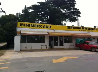 Local en alquiler en estación de servicio de Catán foto 2