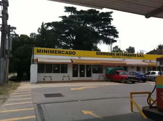 Local en alquiler en estación de servicio de Catán foto 4