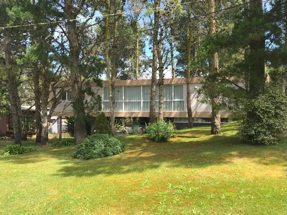 CASA EN VENTA EN PLENO BOSQUE MAR DE LAS PAMPAS foto 2