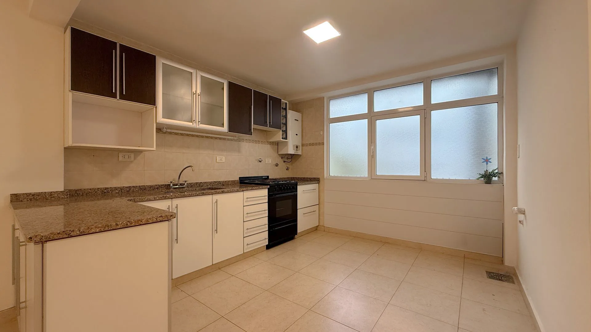 EN VENTA DEPARTAMENTO 2 AMBIENTES C/BALCON foto 2