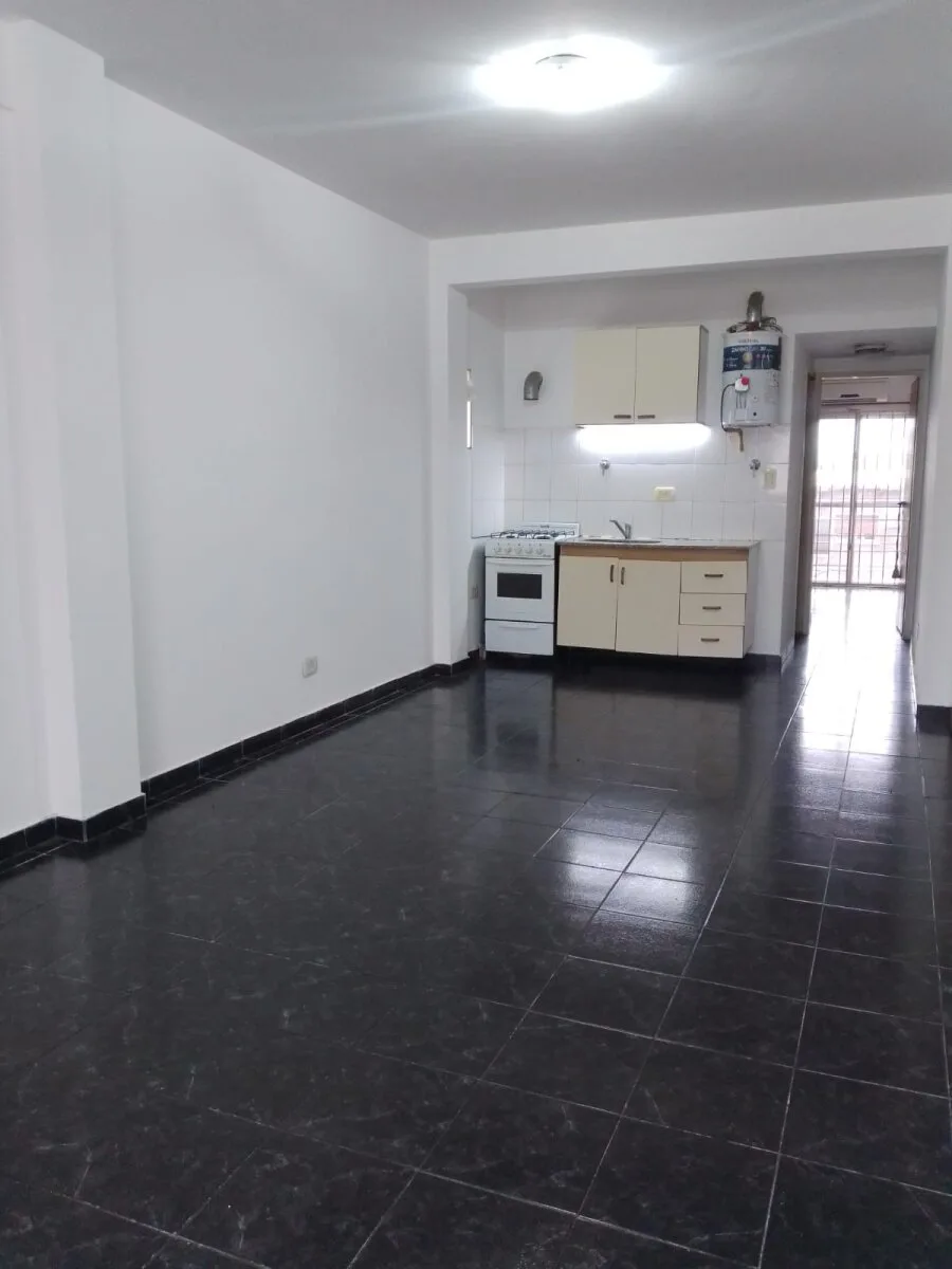 Alquiler Departamento 2 ambientes con balcón en Moron Sur foto 5