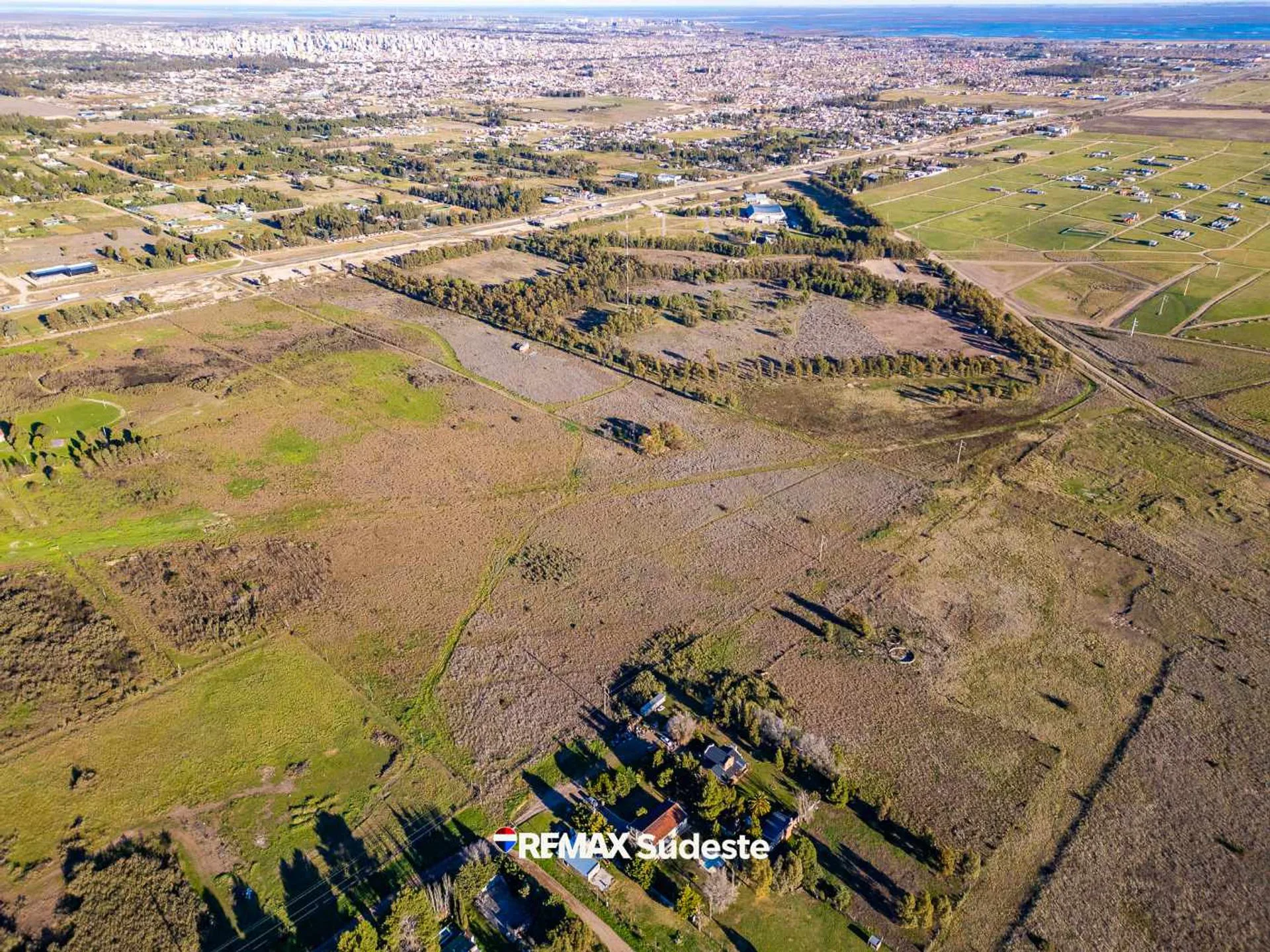 LOTE EN VENTA SOBR CAMINO PARQUE SESQUICENTENARIO foto 4