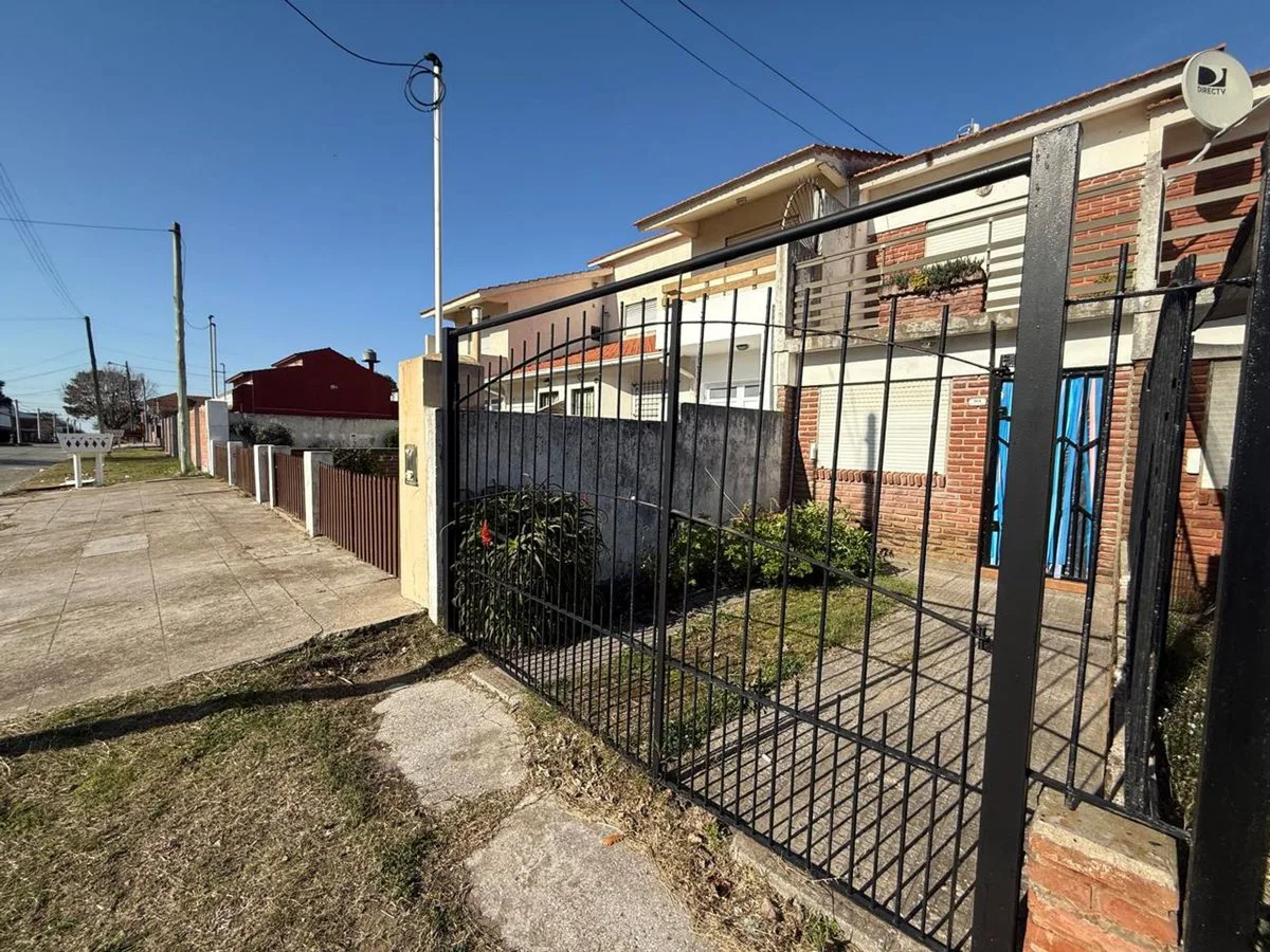 VENTA DUPLEX  3 AMBIENTES CON COCHERA MAR DEL TUYU foto 3