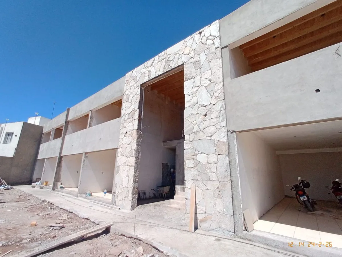 VENTA LOCAL COMERCIAL EN POZO GUAYMALLEN foto 3