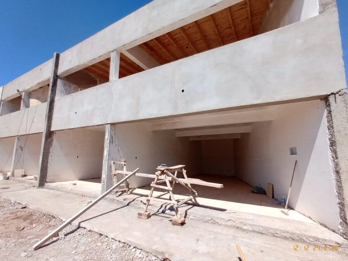 VENTA LOCAL COMERCIAL EN POZO GUAYMALLEN foto 5