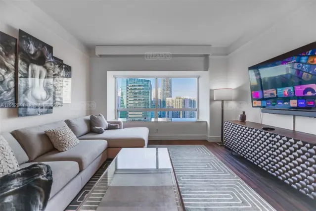 1435 Brickell Ave 1400