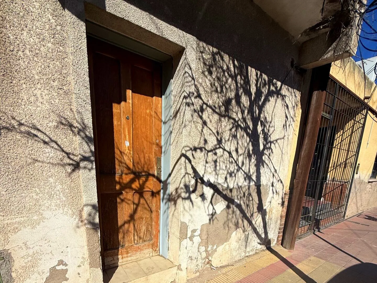 VENTA Propiedad céntrica a refaccionar foto 2
