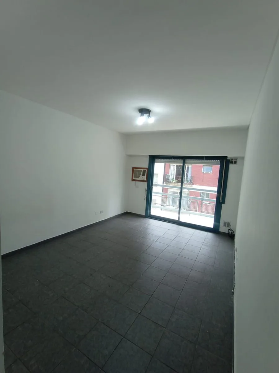 VENTA MONOAMBIENTE CON BALCÓN foto 3