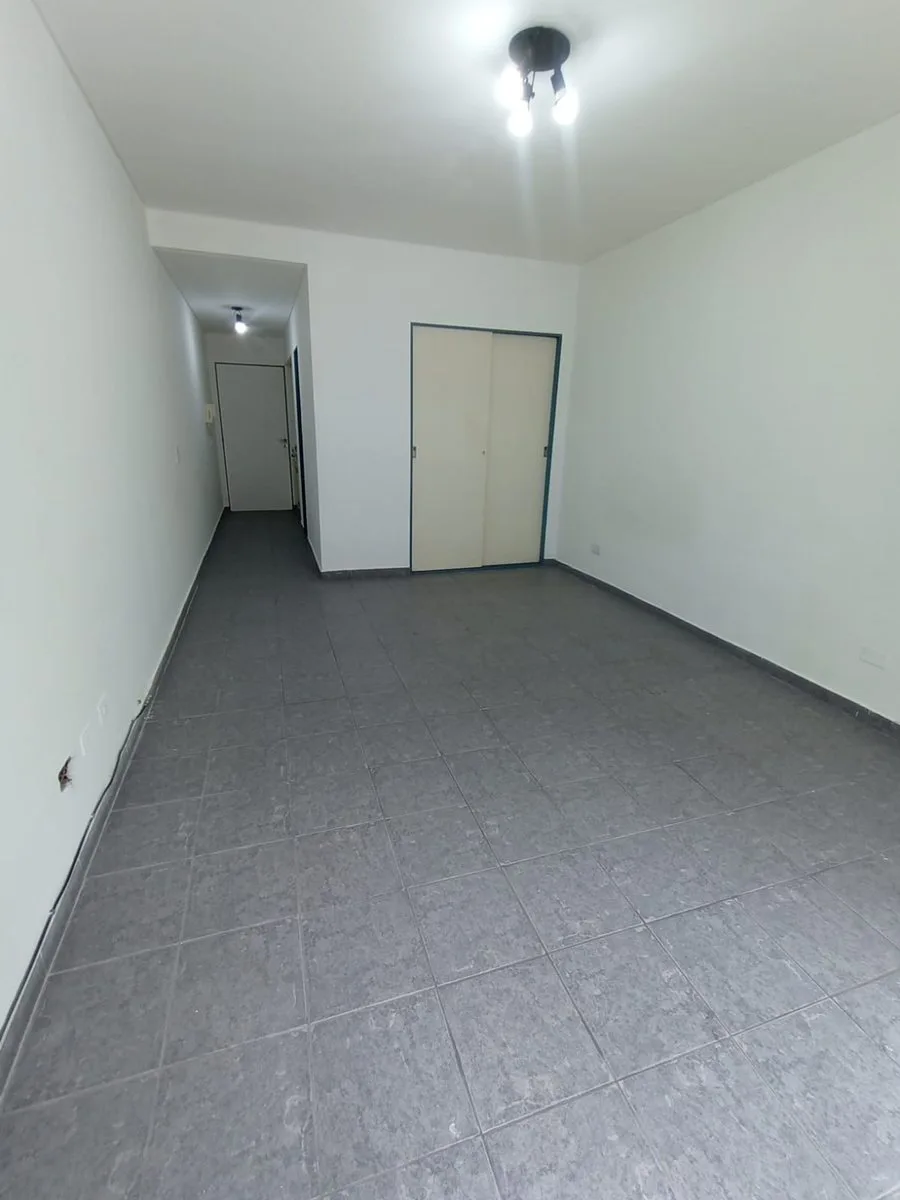 VENTA MONOAMBIENTE CON BALCÓN foto 4
