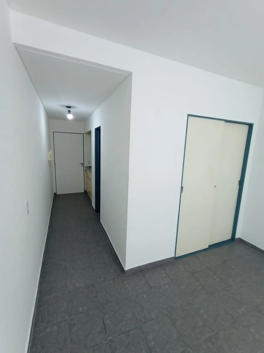 VENTA MONOAMBIENTE CON BALCÓN foto 5