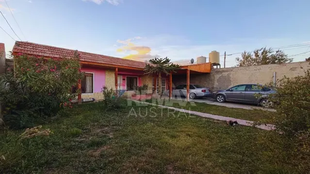 VENTA CASA 3 DORMITORIOS, QUINCHO, GARAGE Y PATIO