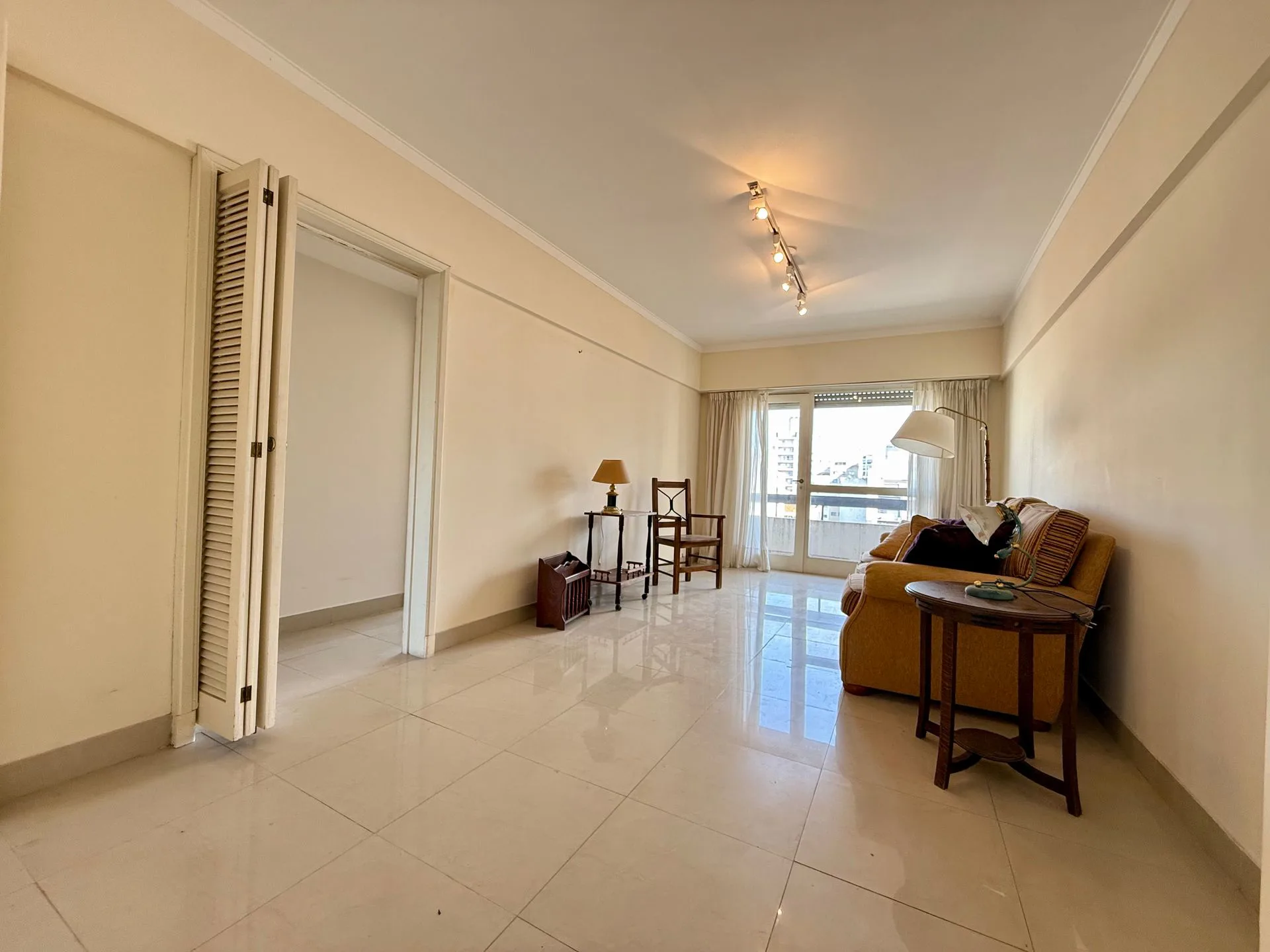 VENTA DEPTO 3 AMB BALCÓN CORRIDO PLAZA MITRE foto 3