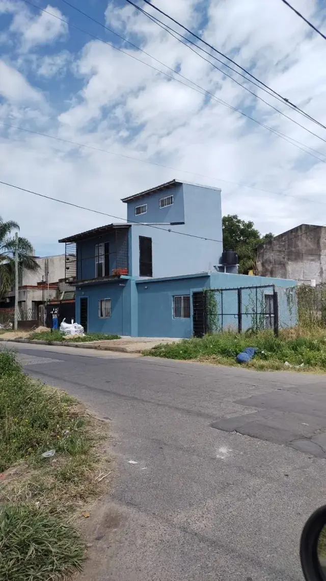 EXCELENTE PROPIEDAD DE TRES AMBIENTES CON GARAGE  PATIO LIBRE MASDEPARTAMENTO DOS AMBIENTES