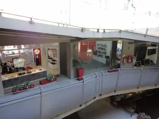 VENTA LOCAL -PASEO DE COMPRAS VIA PILAR foto 3