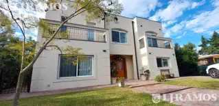 APT CREDITO. GRAN CALIDAD. MUY AMPLIA. LOTE 1.212 m2. foto 1