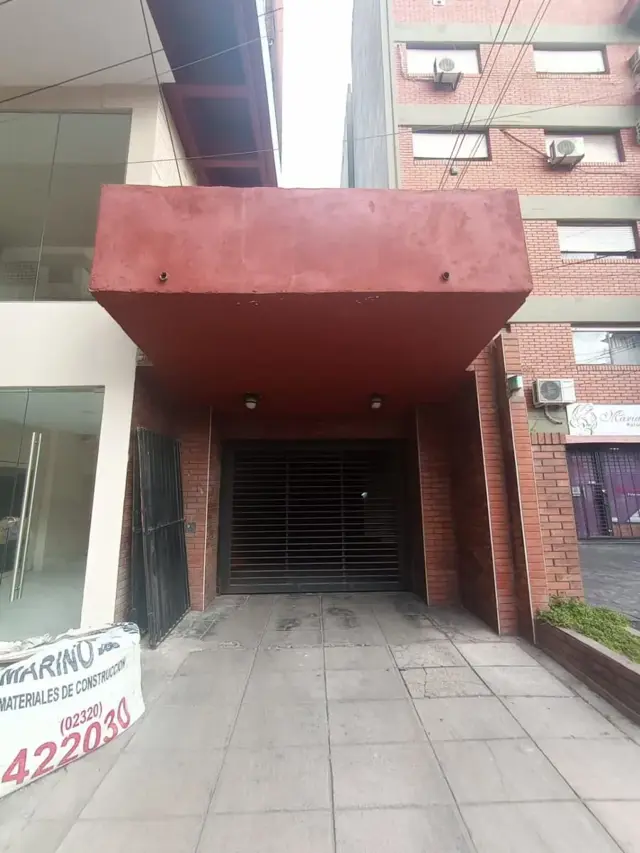 Cochera cubierta en alquiler en San Miguel con portón automático