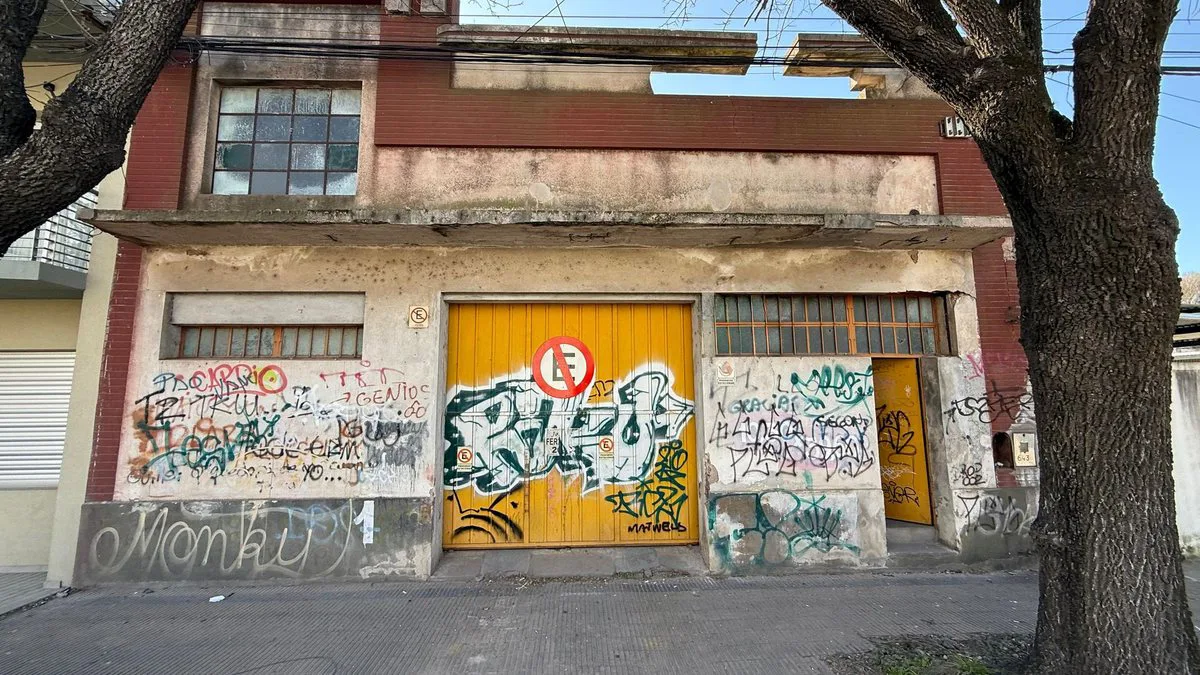 Se vende Galpón ideal p/uso comercial-Lavalle 643 foto 2