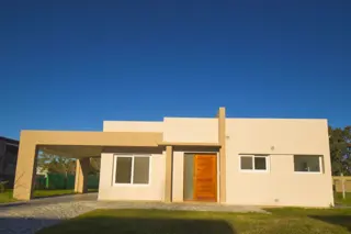 CASA A ESTRENAR EN B°CERRADO foto 1