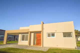 CASA A ESTRENAR EN B°CERRADO foto 5