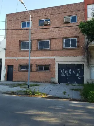 Venta de Edificio de 3 plantas sobre calle Carlos Gardel 3300 de Villa Libertad foto 1