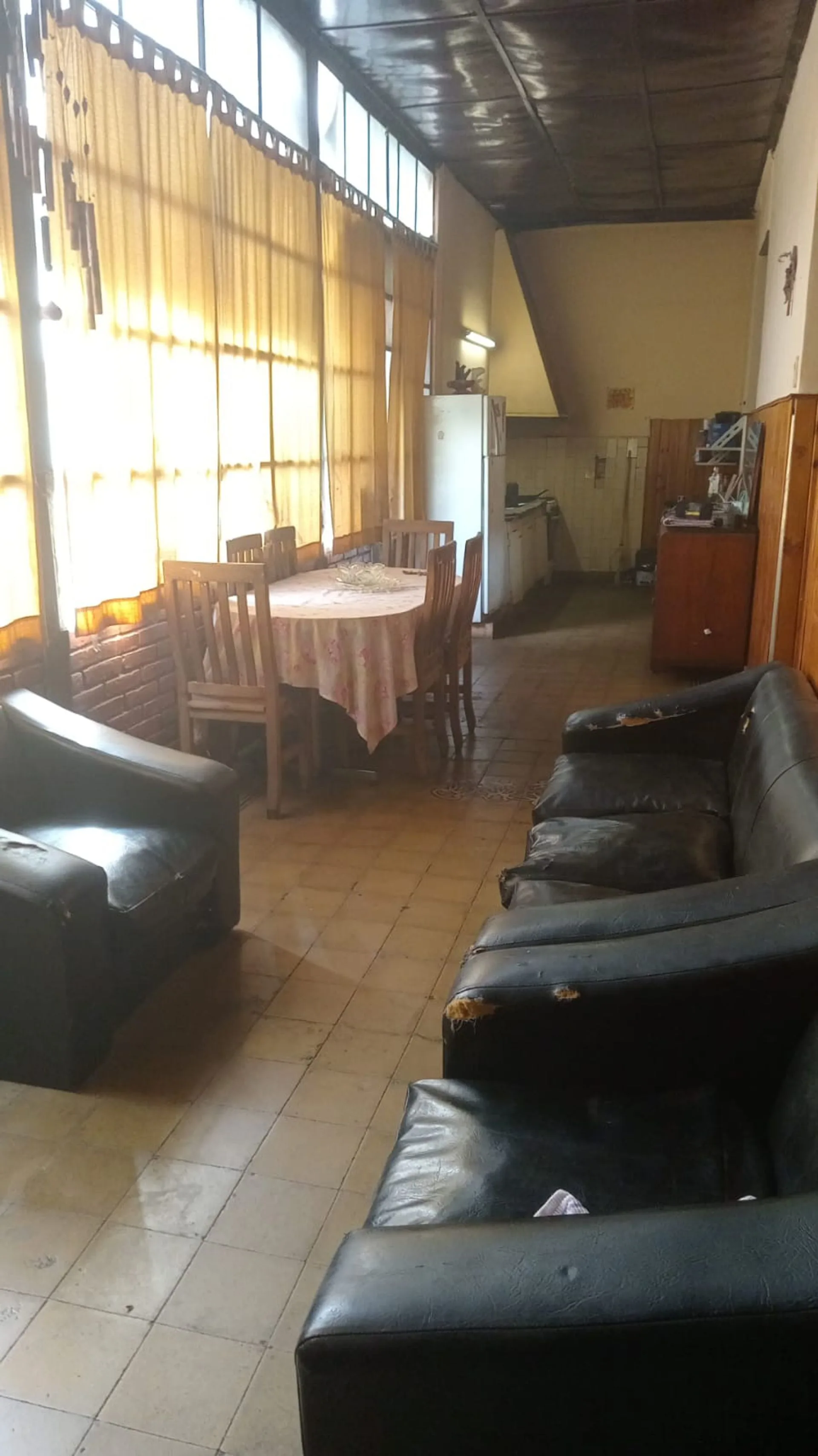 Venta terreno con casa de adobe, apto desarrollo foto 3