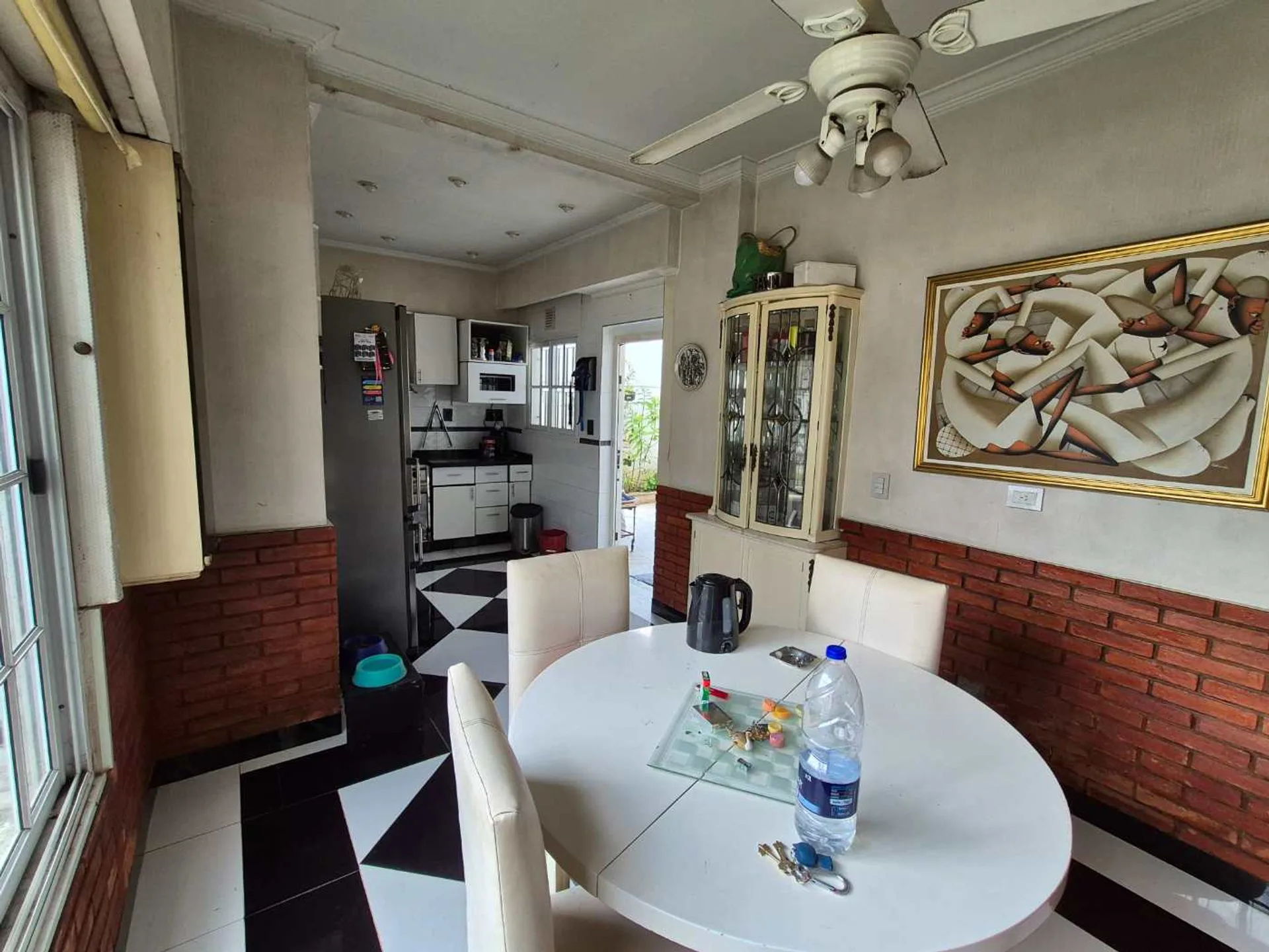 CASA 6 AMBIENTES CON COCHERA, PATIO Y TERRAZA foto 3