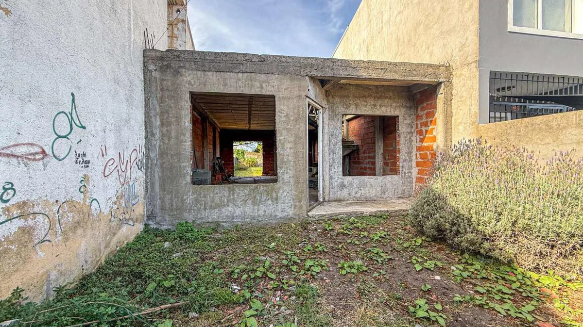 Venta lote con construcción en Termas Huinco foto 2
