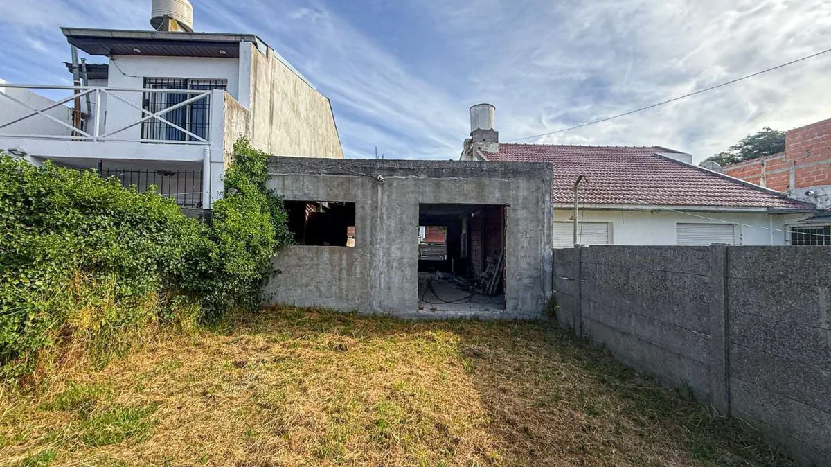 Venta lote con construcción en Termas Huinco foto 3