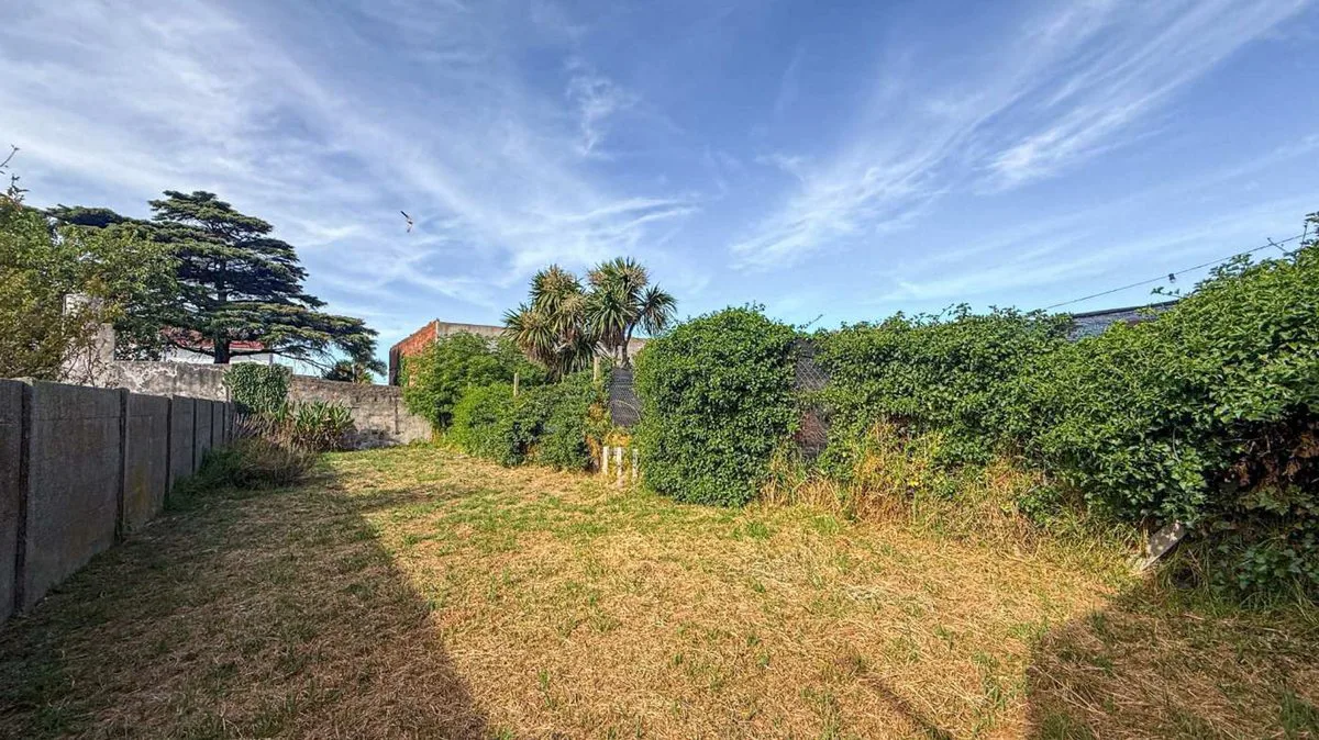 Venta lote con construcción en Termas Huinco foto 5