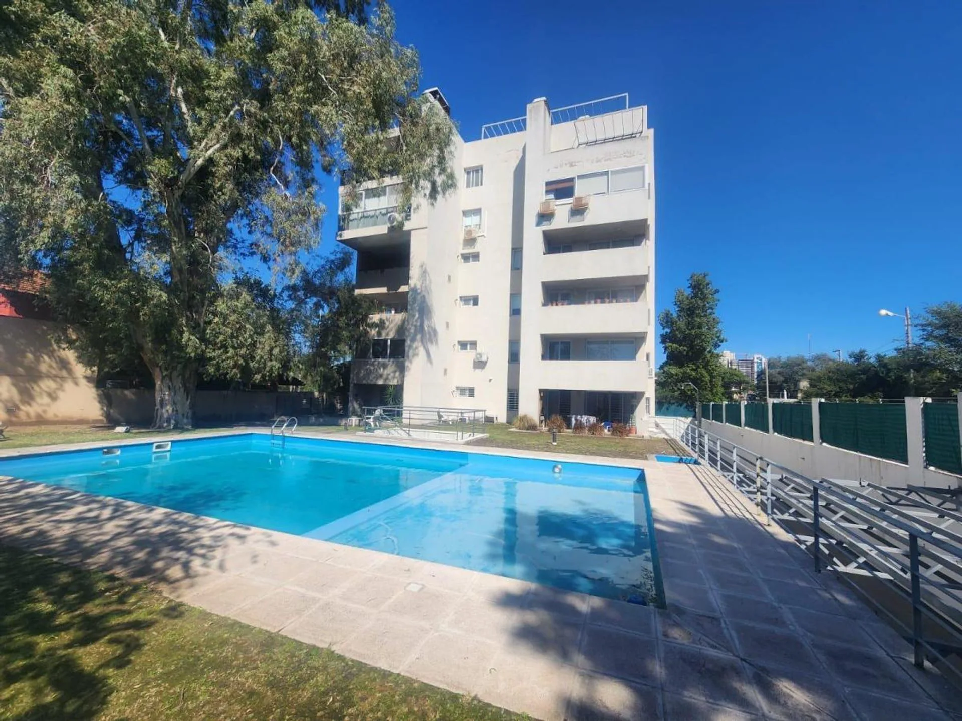 VENTA SEMI PISO 2 DORMITORIOS, BALCON Y COCHERA foto 5