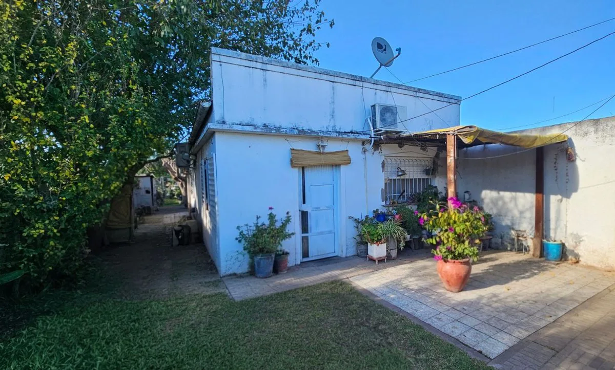 VENTA CASA 2 DORMITORIOS Y LOCAL RAMALLO PUEBLO foto 2