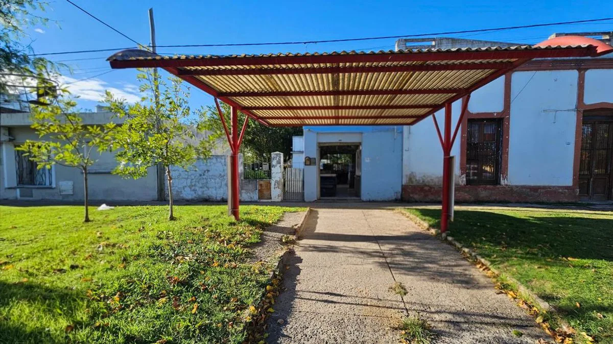 VENTA CASA 2 DORMITORIOS Y LOCAL RAMALLO PUEBLO foto 3