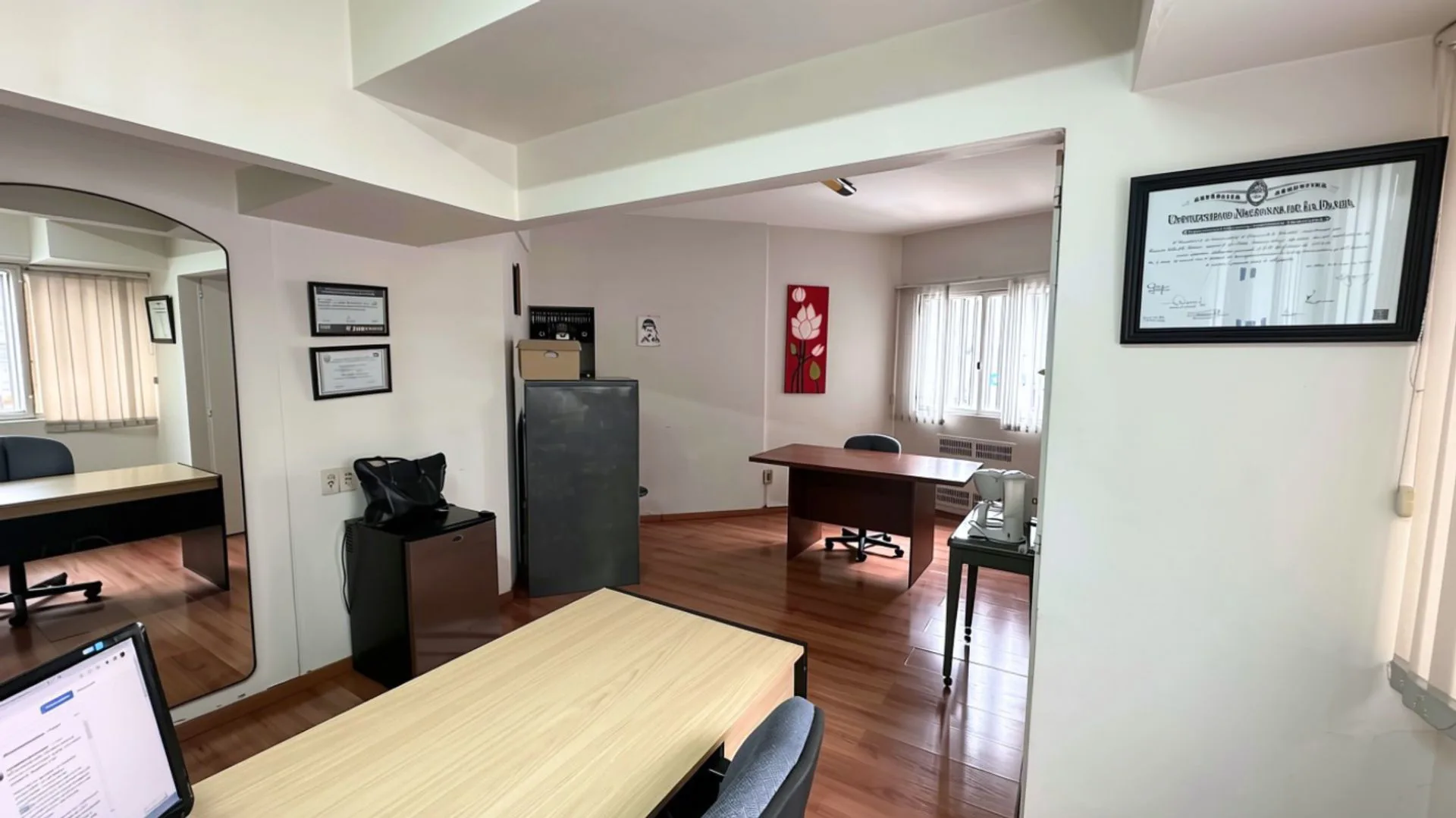 Oficina en venta en La Plata con baño privado foto 2