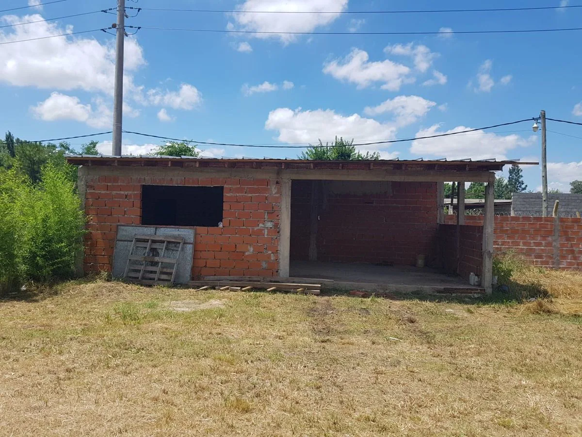 Lote de 846 m2 con MEJORAS en "ROBLES DE ALVAREZ" foto 5