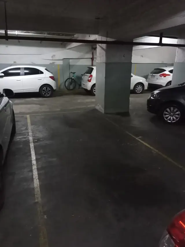 Cochera fija cubierta en el barrio de Recoleta