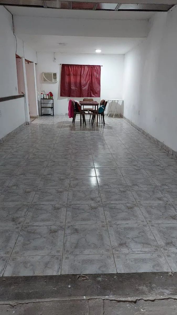 CASA AMPLIA EN BARRIO TRANQUILO-GRAN POTENCIAL foto 2