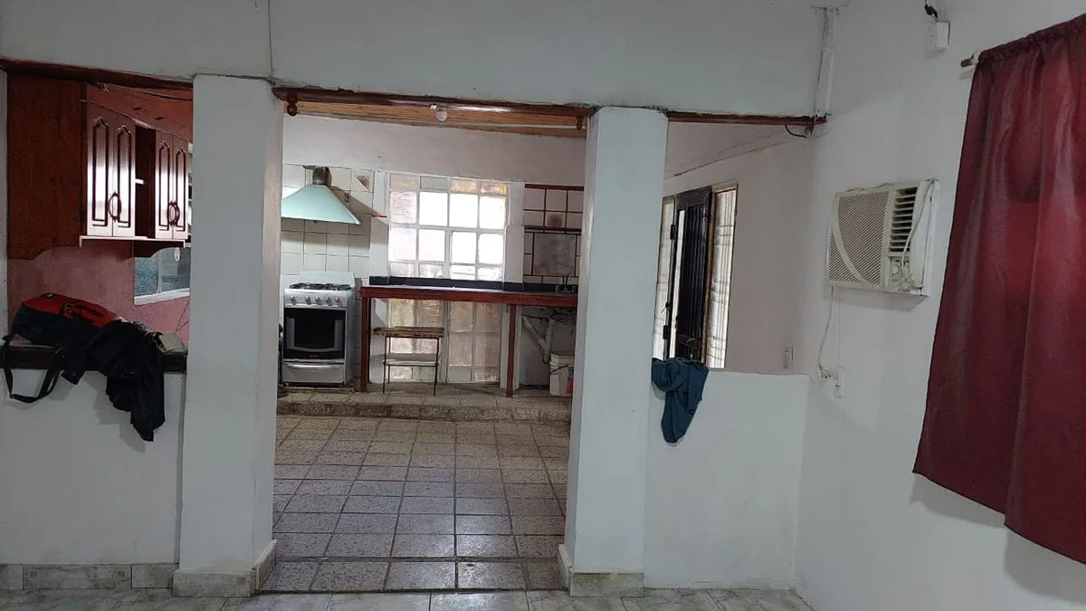 CASA AMPLIA EN BARRIO TRANQUILO-GRAN POTENCIAL foto 3