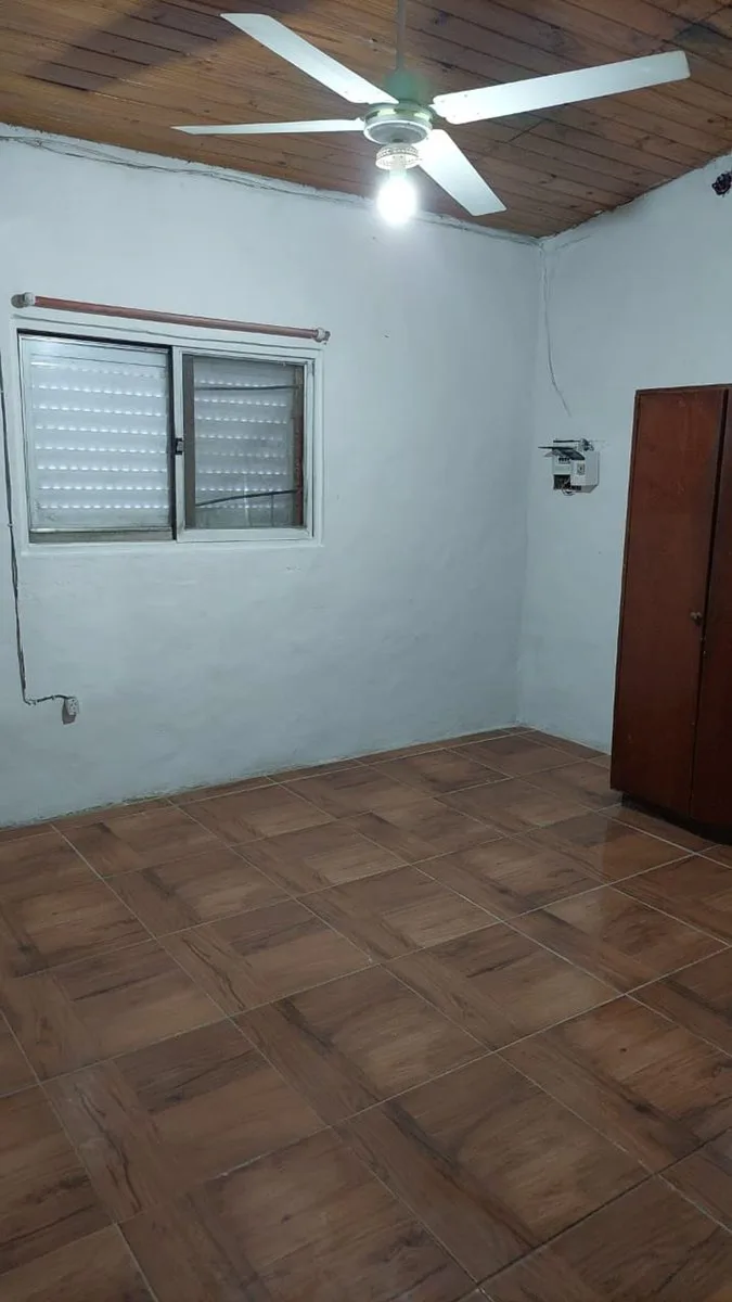 CASA AMPLIA EN BARRIO TRANQUILO-GRAN POTENCIAL foto 4